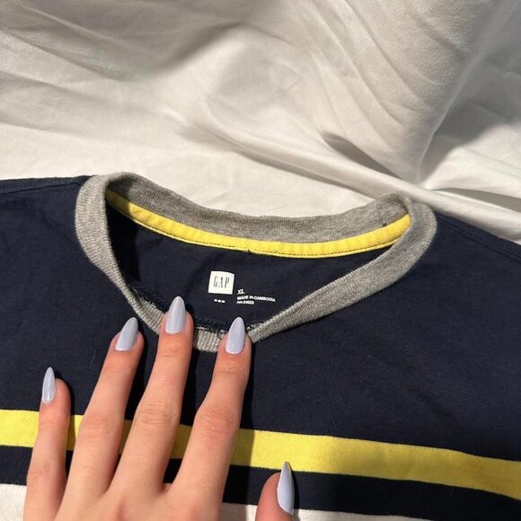gap tshirt - Picture 2 of 5
